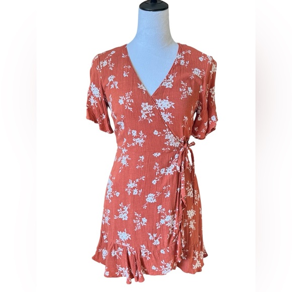 Abercrombie & Fitch Dresses & Skirts - ABERCROMBIE & FITCH Floral Wrap Dress Burnt Orange White Ruffled Women’s Small